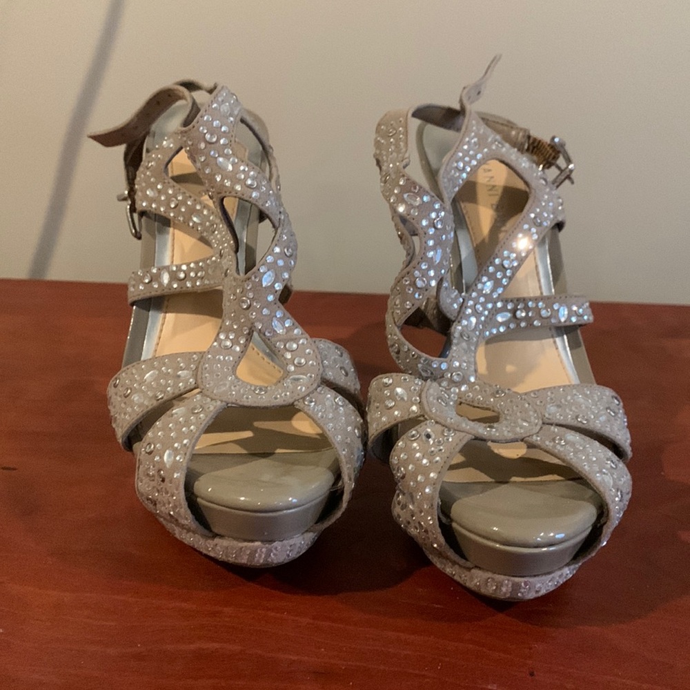 Beautiful Gianni Bini heels